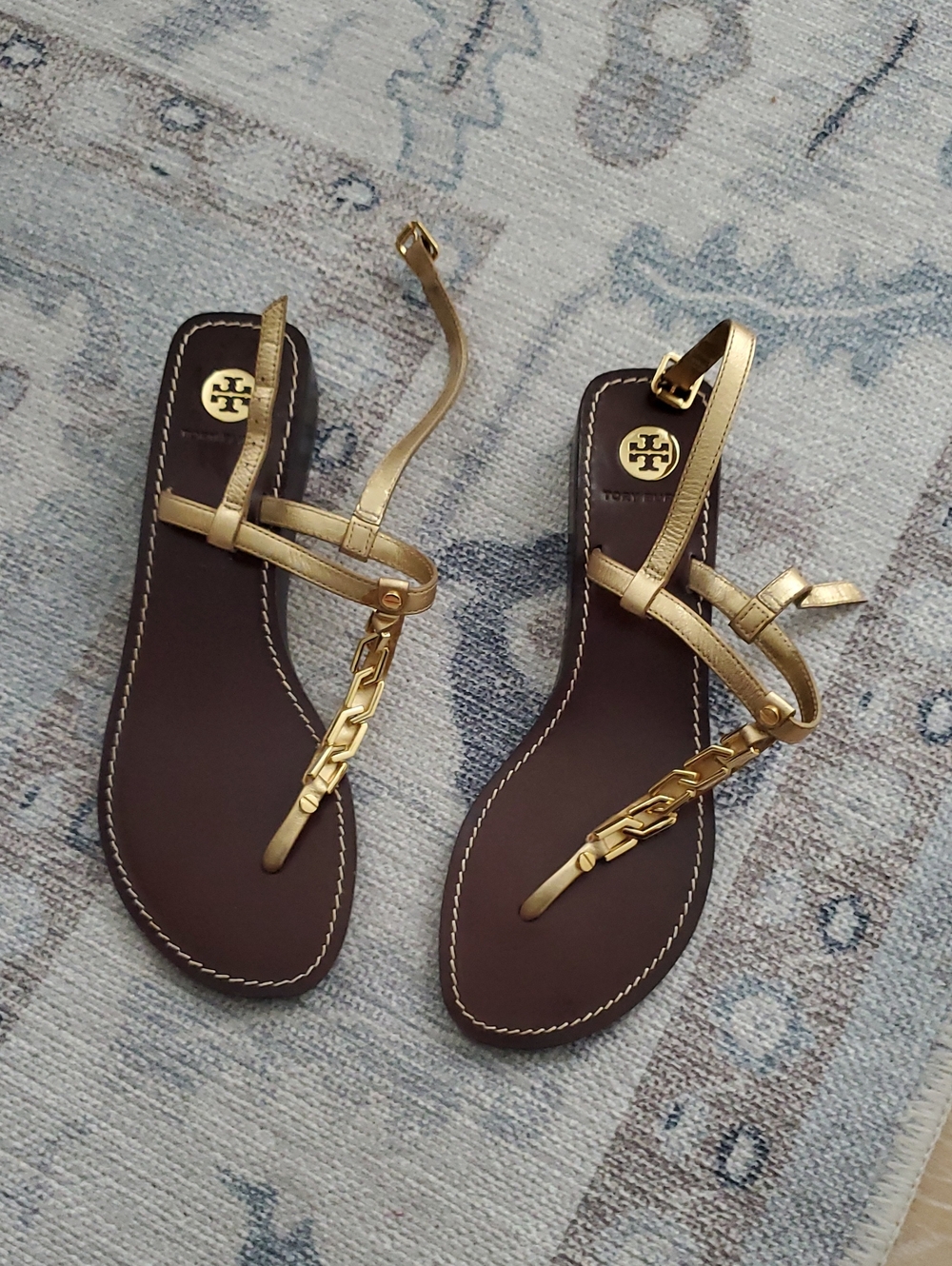 Tory Burch Brown Gold Leather Chain Buckle Thong Sandals Sz8.5